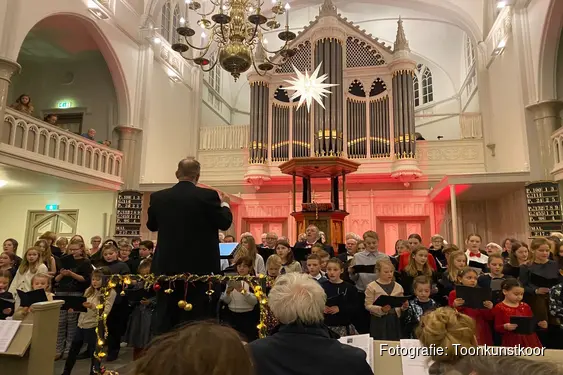 Toonkunstkoor En Jeugdzangtheater Verzorgen Samen Prachtig Kerstconcert