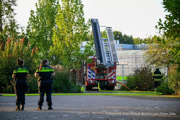 Schuur in brand op schoolterrein in Maartensdijk