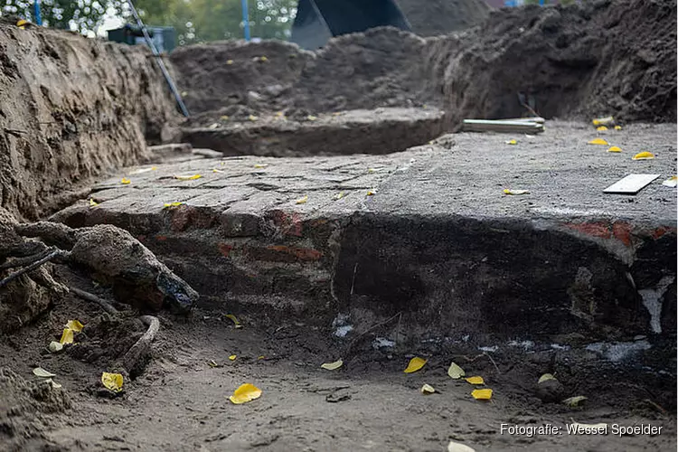 Restanten Utrechtse stadspoort uit de 16e eeuw ontdekt door archeologen