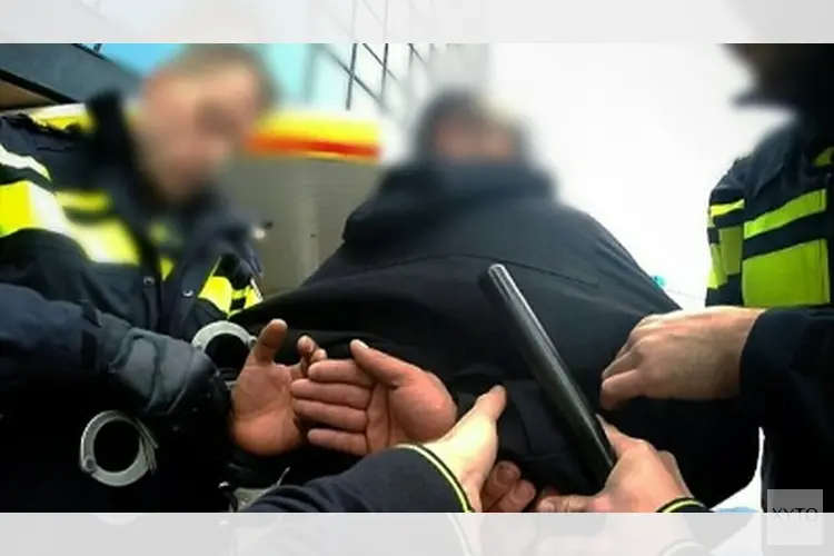 Dealers aangehouden met ton aan cash bij zich