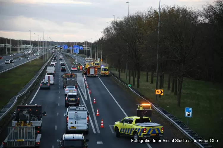 Kettingbotsing op A1 bij Eemnes, drie voertuigen op elkaar geknald