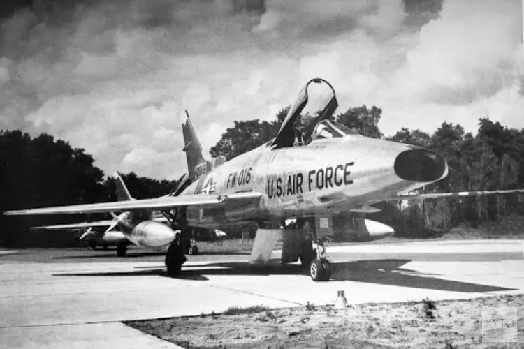 Laatste F-100 Super Sabre jachtbommenwerper wordt gerestaureerd