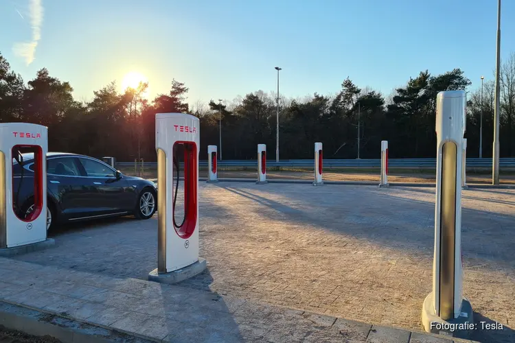 Tesla opent Superchargerstation in Eemnes