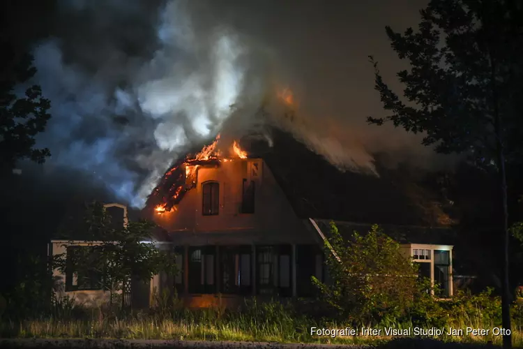 Grote brand in kantoorboerderij