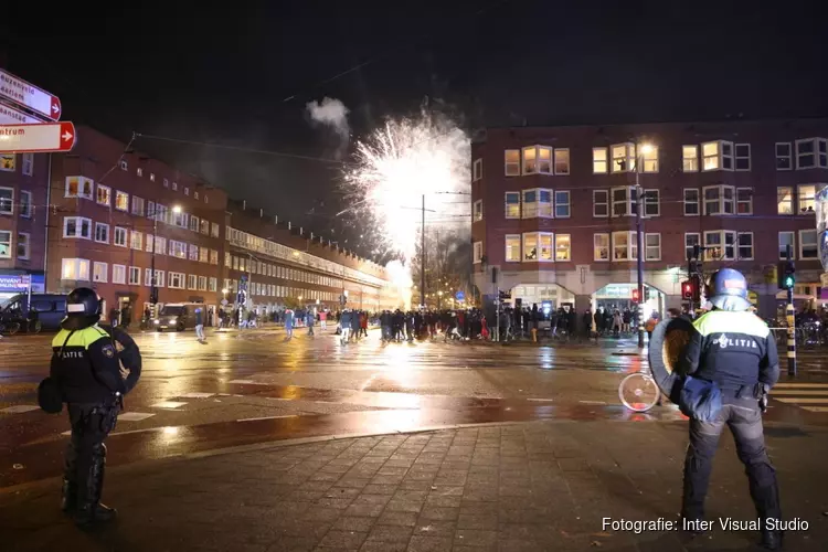 Aanhoudingen bij rellen voetbalfeesten