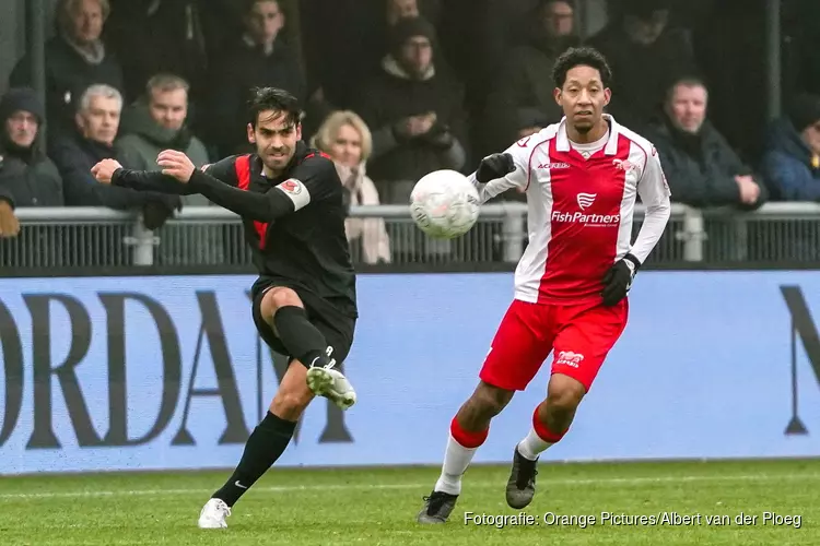 AFC behoudt koppositie na winst op IJsselmeervogels