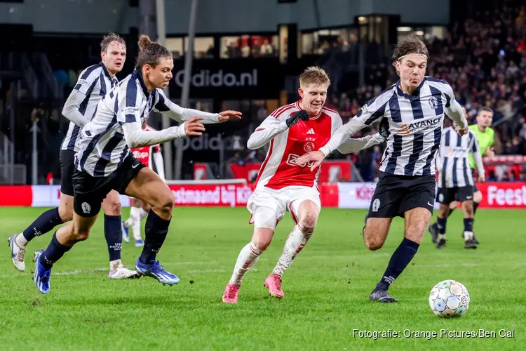 Ajax blameert zich waar Hercules historie schrijft