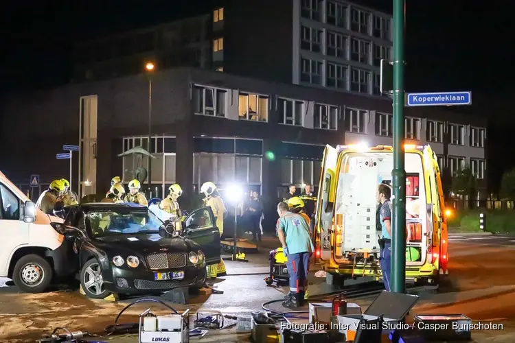 Peperdure Bentley betrokken bij ongeval in Bilthoven, twee gewonden